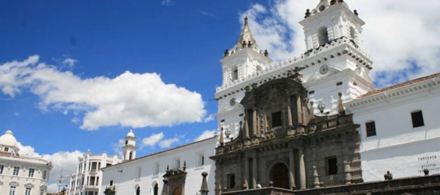 Galapagos PRO Ecuador Reisestart ist häufig in Quito der Stadt der vielen Kirchen