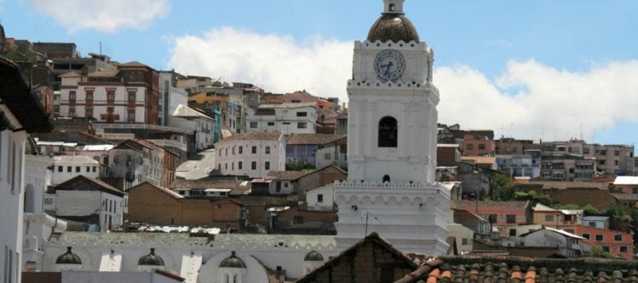 Blick auf die wunderschöne Altstadt von Quito, Ecuador - Reisen im Garten Eden