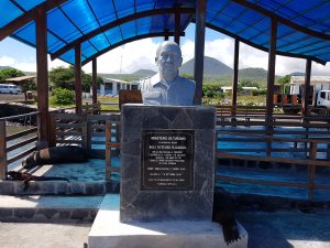 Galapagos-Floreana - Denkmal für einen der ersten Siedler Rolf Wittmer