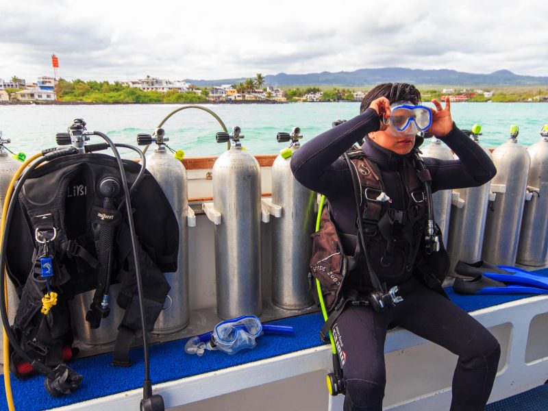 Das Galapagos-Tauchkreuzfahrtschiff Aqua stellt viel Tauchuntensilien zur Verfügung