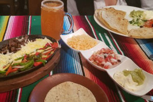 Mexikanisches Essen im Restaurant La Fonda del parque in Quito